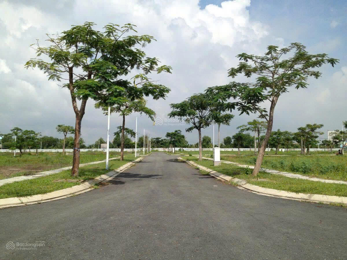 Bán đất chỉ 2.35 TỶ ngay MT Lã Xuân Oai, Trường Thạnh, Quận 9, Sổ sẵn - GIÁ CỰC TỐT