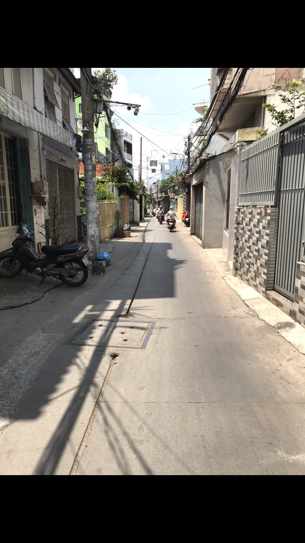 Bán nhà quận 11 - Hai mặt hẻm xe tải - Thoáng mát khu dân trí - 4.2 T