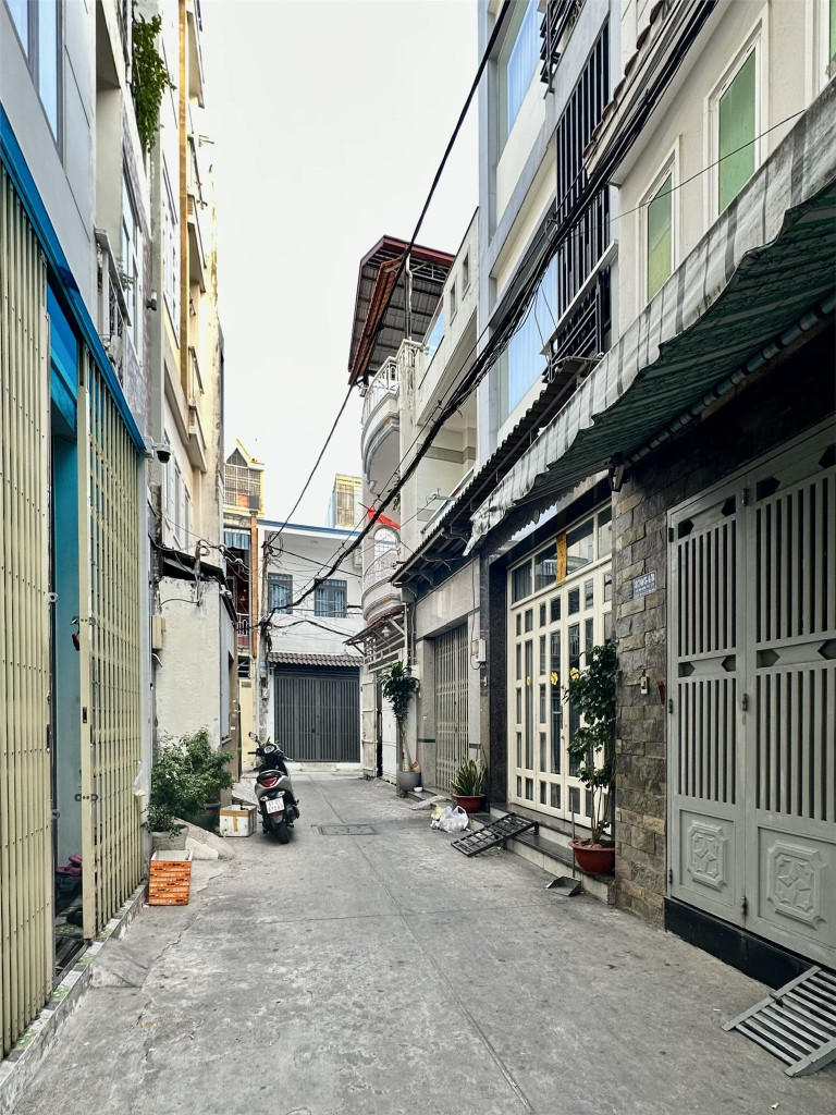 CHỈ 6.xTỶ, 4Tầng, 46m2, HXH, Tặng nội thất, Lạc Long Quân P.8 Tân Bình