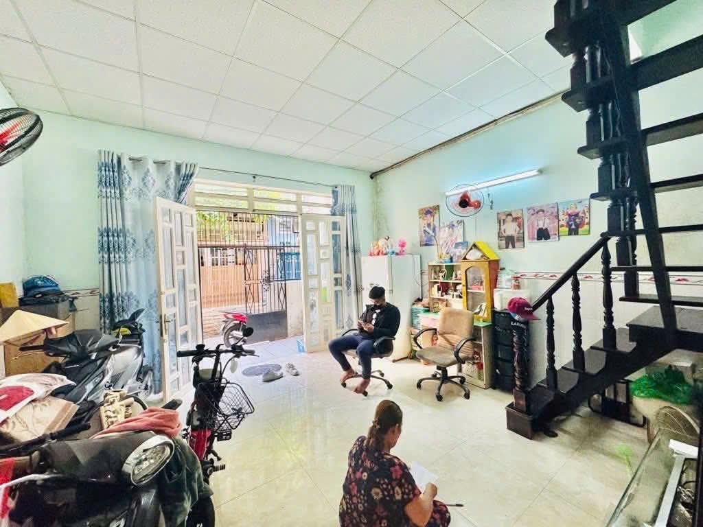 --Bán nhà HXH Lạc Long Quân, phường 8 Tân Bình; 4 x 11; chỉ hơn 5 tỷ