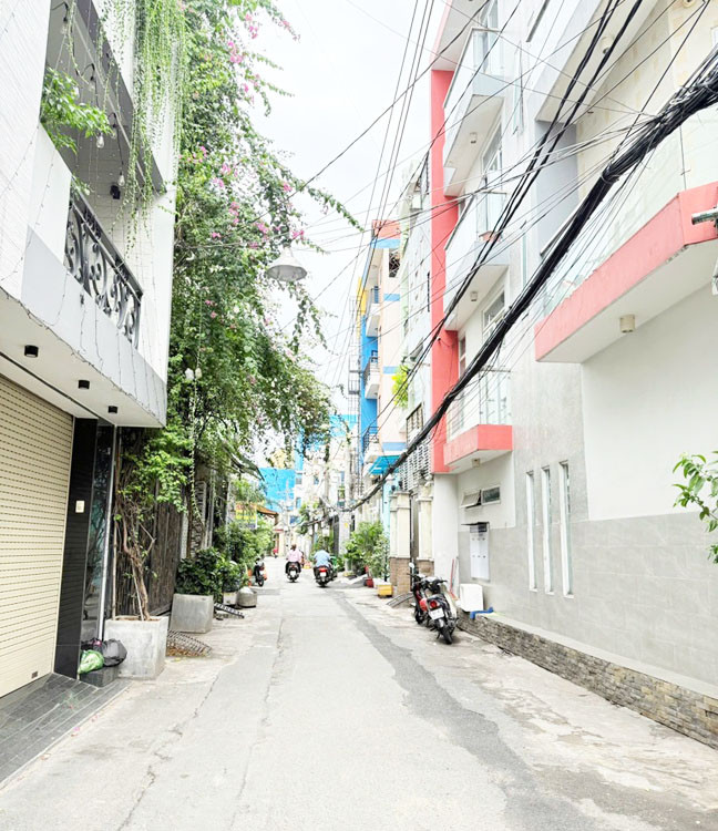 Nhà 3 tầng, Hẻm Xe Hơi, Lạc Long Quân, Tân Bình, 52m2, 4.3x13m, nhỉnh 6 tỷ TL