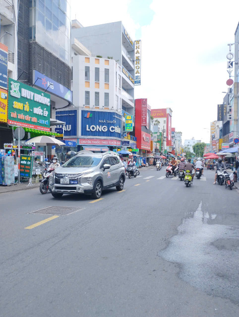 Ngộp Lạc Long Quân - Chợ Tân Bình - 5x14m2 - view HXH 5  tầng BTCT