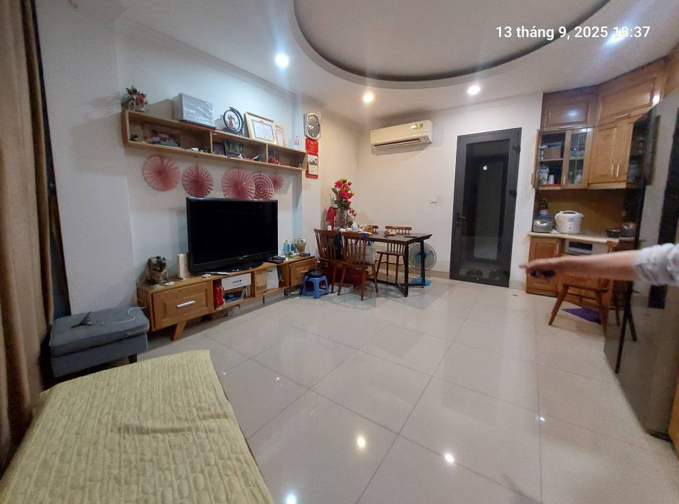 Cho thuê nhà nguyên căn Võ Chí Công 45m2, mt6m, 6T, 36 triệu. Vỉa hè, KD.