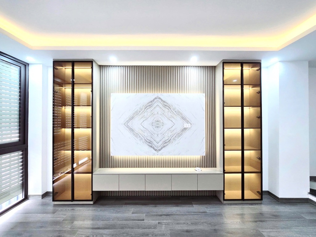 NHÀ LỘC LONG QUÂN 35M2 X 6T - 8.6 TỶ - OTO CÁCH 3 BƯỚC - THANG MÁY - KINH DOANH SANG