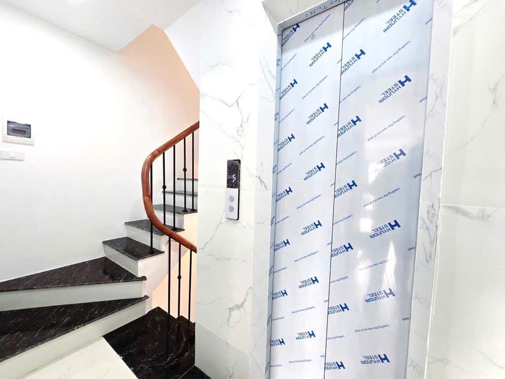 Cầu Giấy nhà mới tinh, 30m2, ngõ rộng, gần phố, 6 tầng thang máy, 8 tỷ