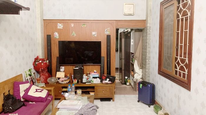 BÁN GẤP nhà Lạc Long Quân 43m 3 tầng 8,8 tỷ