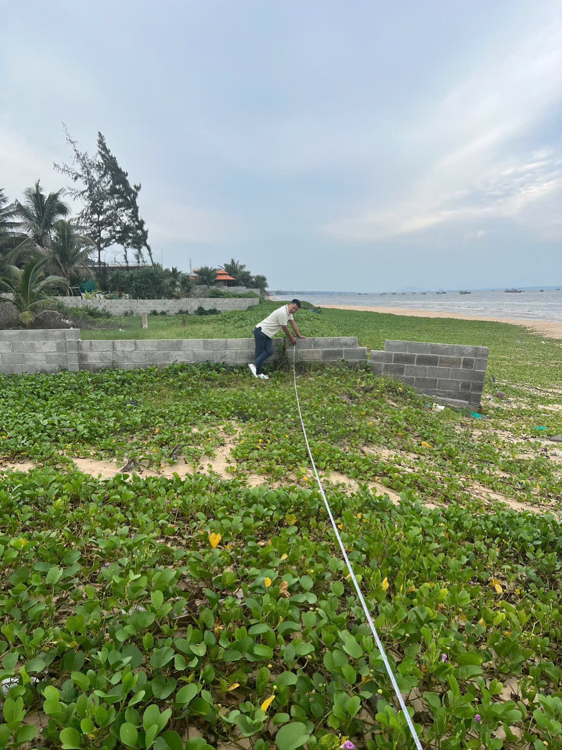 Bán nhà 400m2 sẵn thổ cư giáp biển Tiến Thành, mặt tiền 11m giá 10,5 tỷ lvcc 0982482666