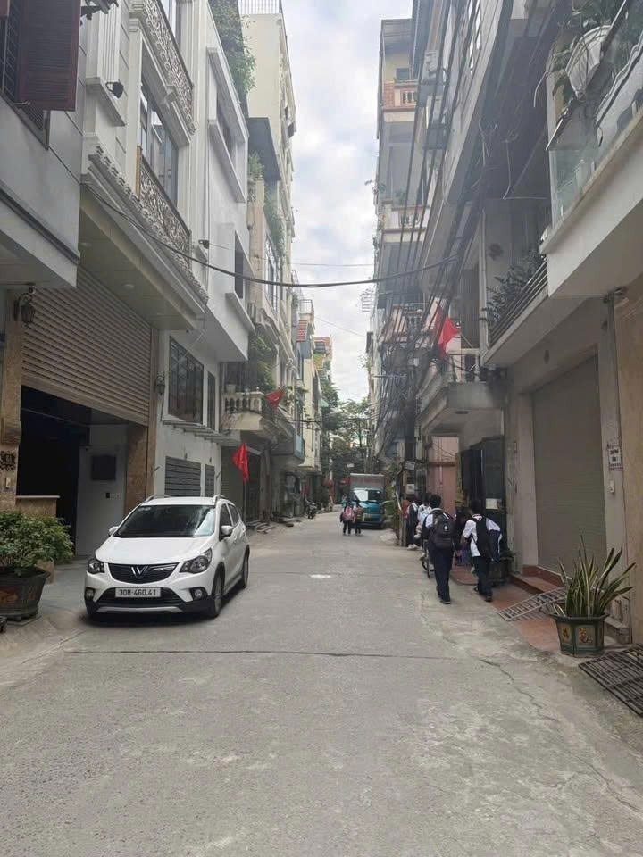Cho Thuê Nhà Lạc Trung - Hai Bà Trưng 75M² 4 Tầng 5 Ngủ - Nội Thất CB - Ở, Kinh Doanh - Ô Tô Đỗ Cửa - Giá Thuê 22tr