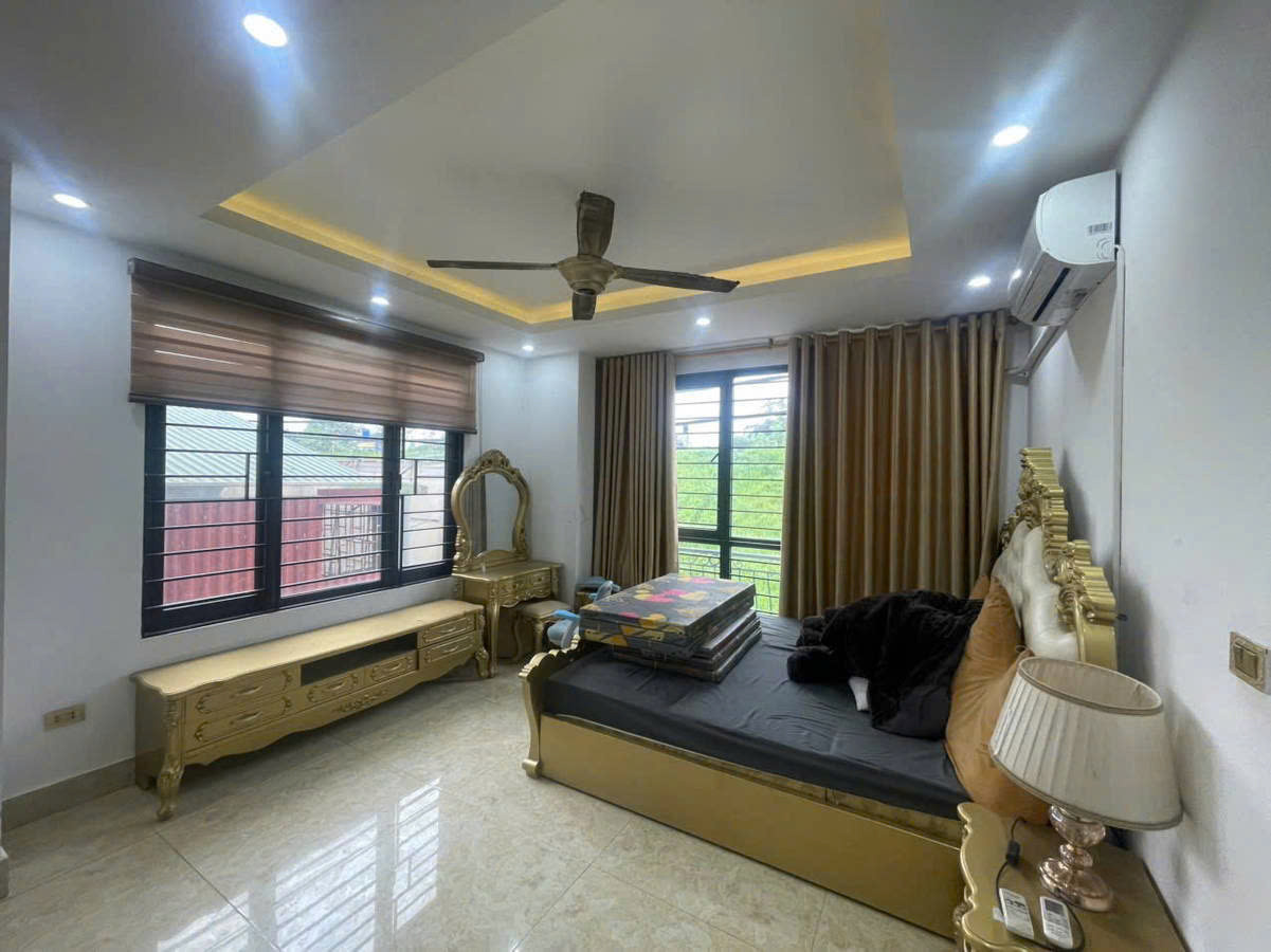BÁN NHÀ MẶT PHỐ Lâm Du 41m2,X  5 tầng, mặt tiền  6.8m, 13.1 tỷ Long Biên.