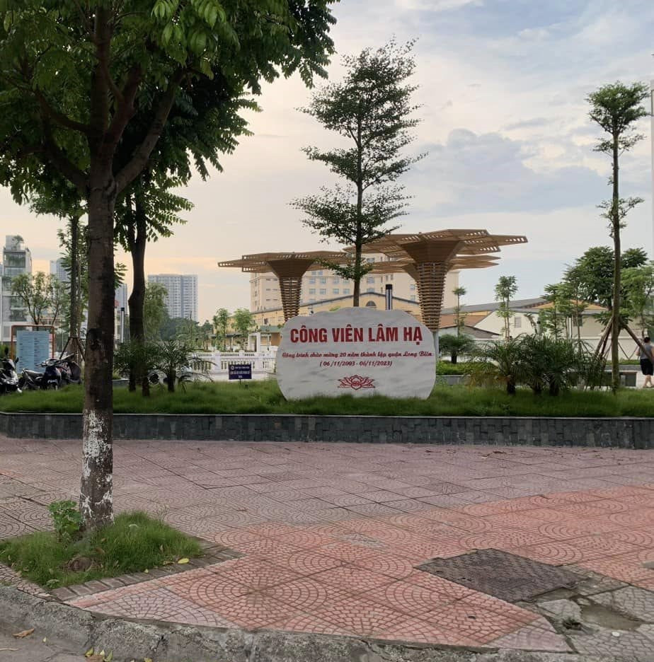 LÂM HẠ Ô TÔ TRÁNH VỈA HÈ KINH DOANH VIEW HỒ THOÁNG MÁT, CÔNG VIÊN TRƯỚC NHÀ