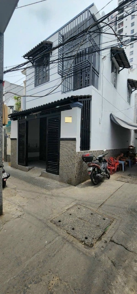 Bán nhà Quận 7 căn góc, Nội thất đẹp, Hẻm thông