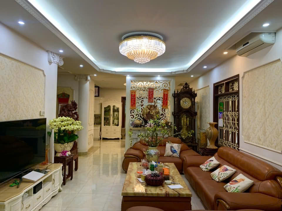 BÁN BIỆT THỰ LÁNG HẠ, ĐỐNG ĐA - 135M² - MT 10M - VỈA HÈ Ô TÔ TRÁNH - KINH DOANH- GIÁ 50 TỶ