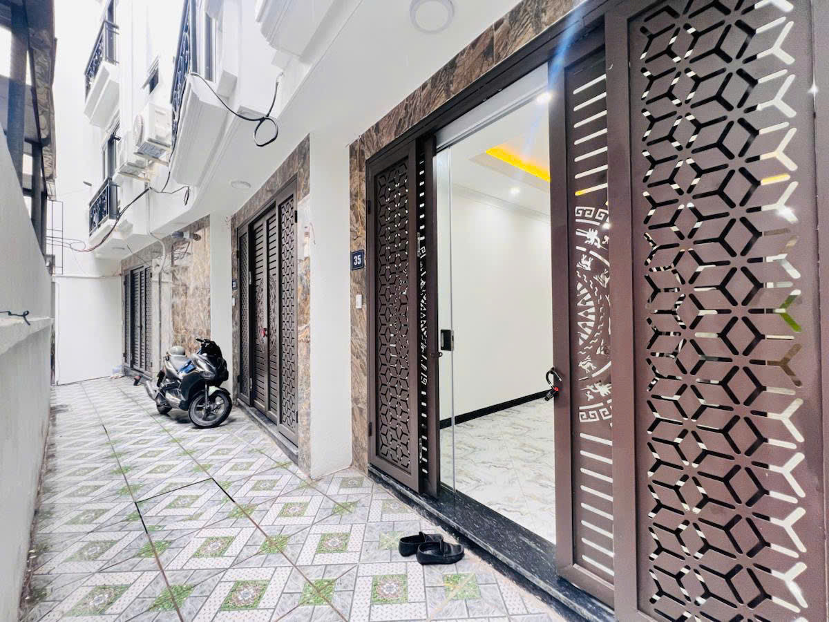 NHÀ MỚI LÁNG HẠ KÍNH KONG - THIẾT KẾ HIỆN ĐẠI 30m2 5 tầng mặt tiền 3.2m Giá 7.98 tỷ