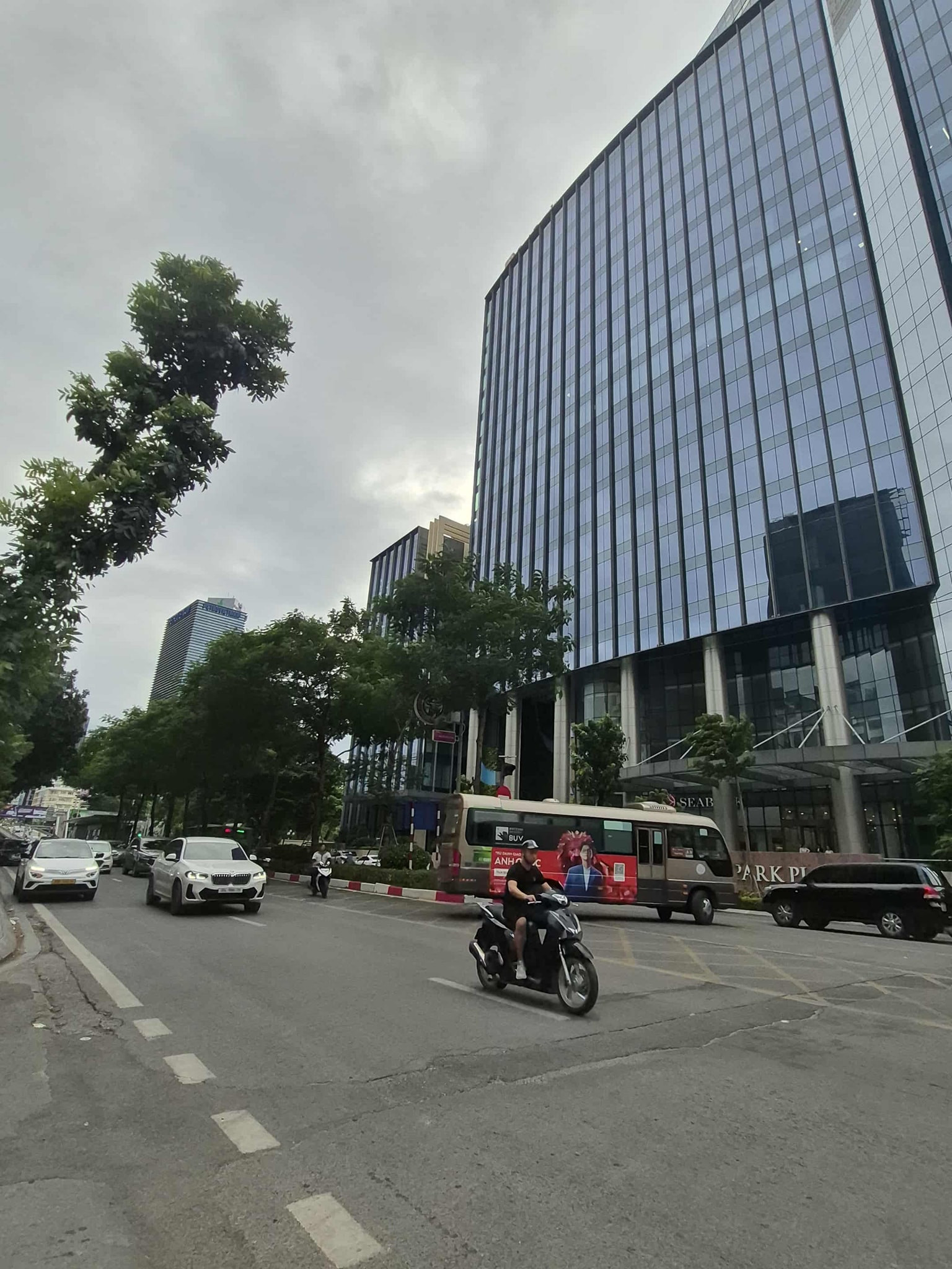 BÁN TÒA NHÀ MẶT NGÕ Ô TÔ ĐƯỜNG LÁNG HẠ. 70M2 - 8 TẦNG. THANG MÁY.