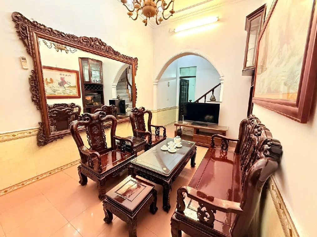BÁN NHÀ ĐƯỜNG LÁNG ĐỐNG ĐA - NHỈNH 10 TỶ - 45m2 - vuông vắn chắc chắn ở ngay