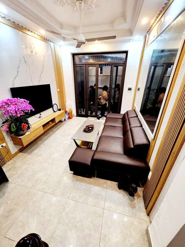 Bán nhà Đường Láng 30m² ngang 3.3m giá 8.5 tỷ Phường Láng (LH: Zalo 0862299066)
