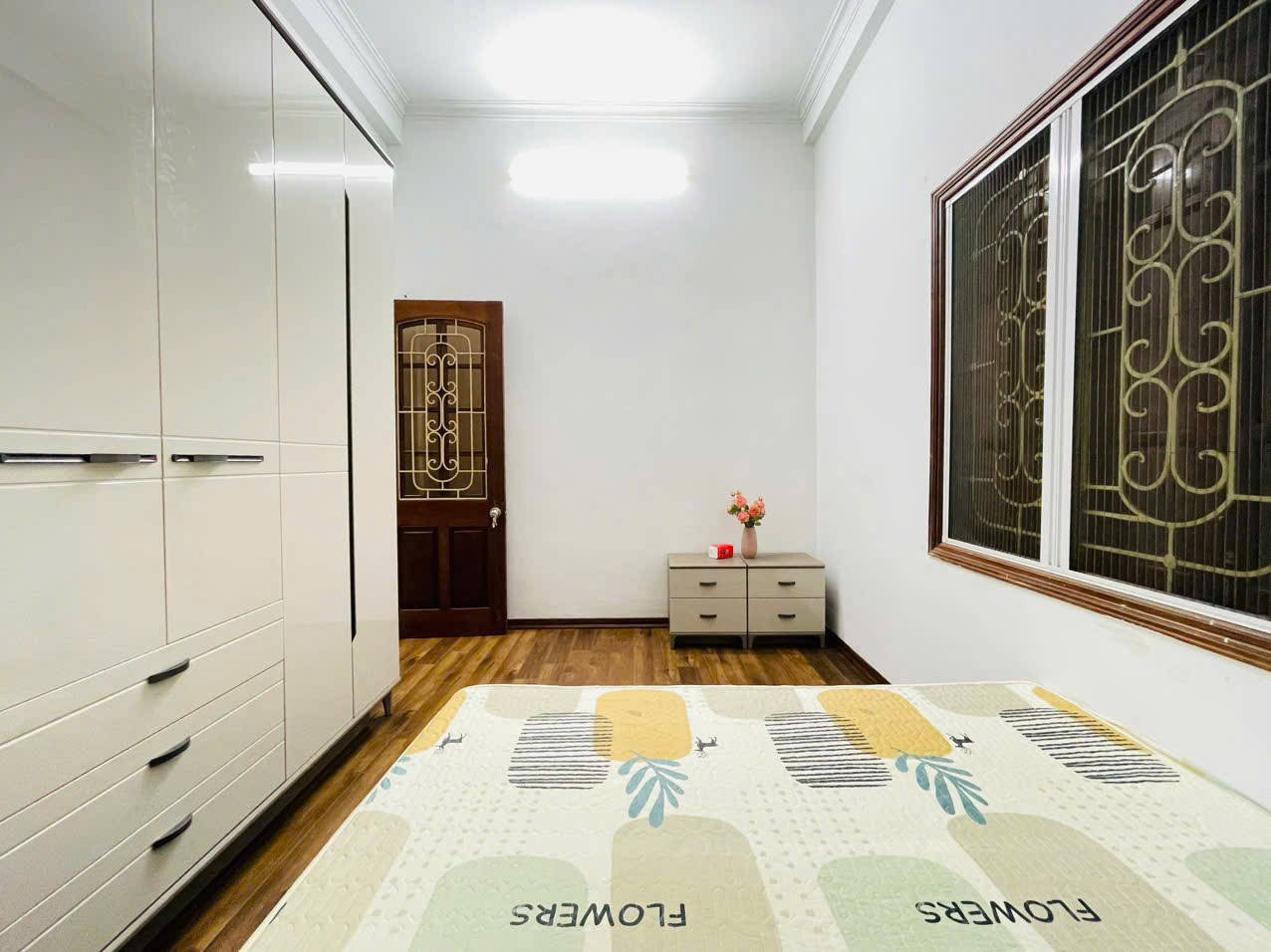 Bán nhà 10 m ra mặt Đường Láng ( Ngã Tư Sở), Đống Đa, DT 87m2, 3tầng, mặt Tiền 5m.  giá 9,4 tỷ.