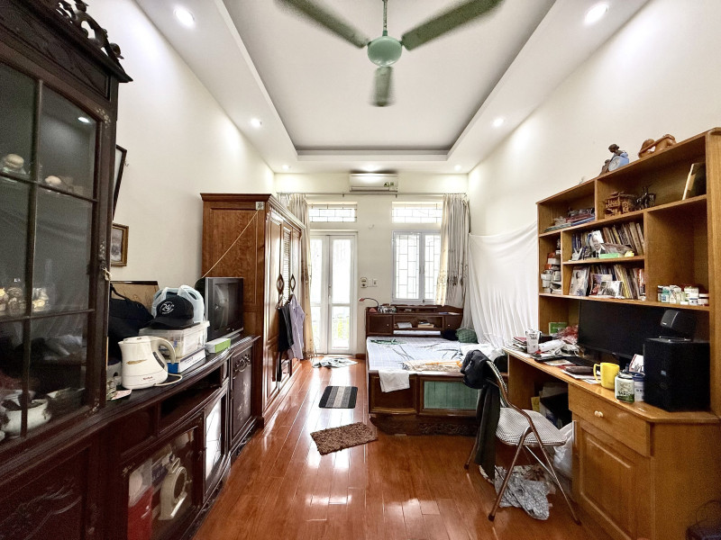 Bán nhà đường Láng, Đống Đa, nhà dân xây, nở hậu, ngõ rộng, gần phố