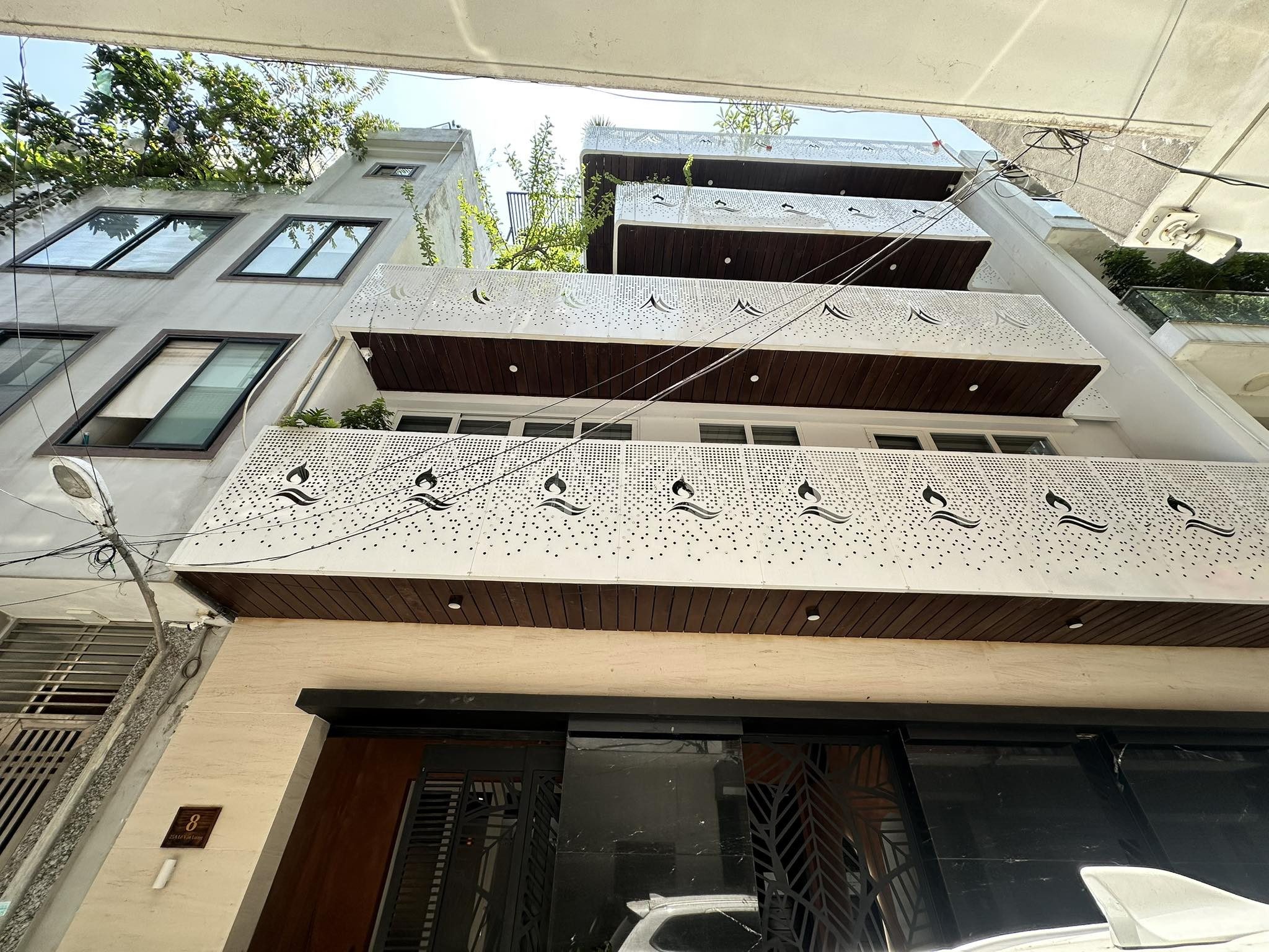 BÁN NHÀ ĐƯỜNG LÊ VĂN LƯƠNG. 100M2 - 5 TẦNG. GARA Ô TÔ. THANG MÁY.
