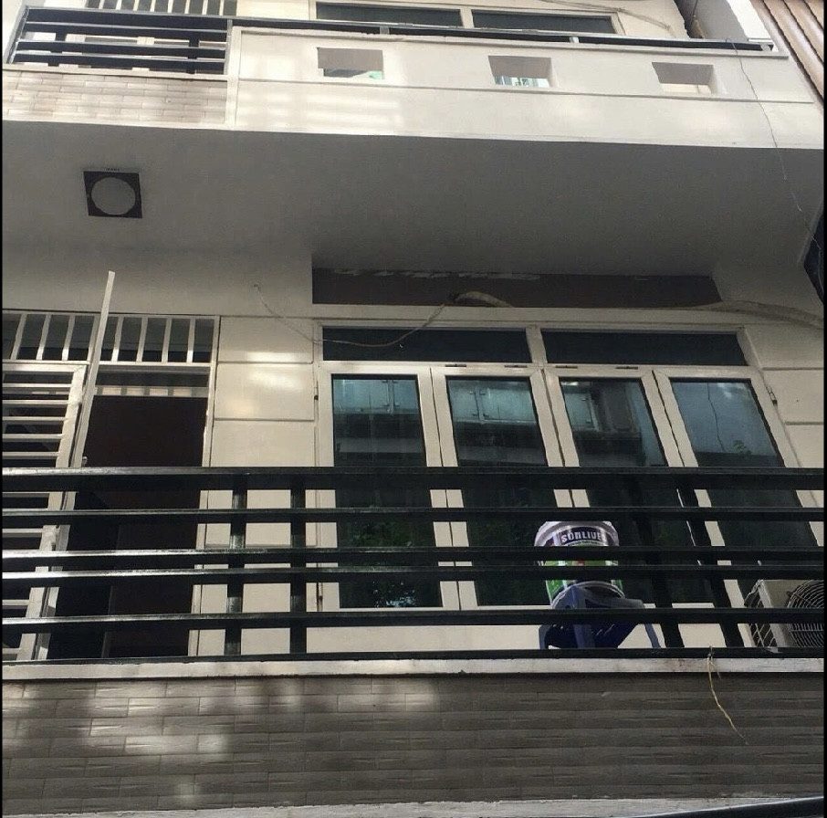 Đường Láng- Chị Thuỳ Gửi Bán Nhà Mặt Ngõ Ô Tô Tránh- Lô Góc 3 Mặt Thoáng- View Hồ- Kinh Doanh Sầm Uất- 43/48M2-5T- Mt Mơ Ước