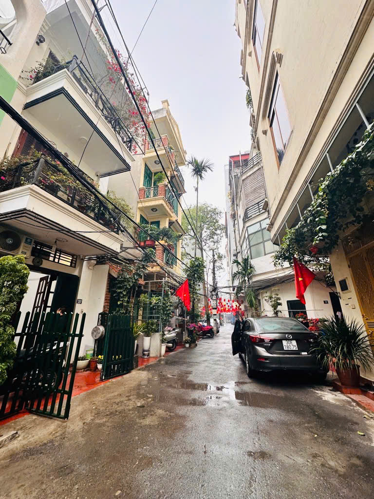 Bán 67m lãng yên tặng nhà phân lô ô tô tránh vào nhà hai bà trưng