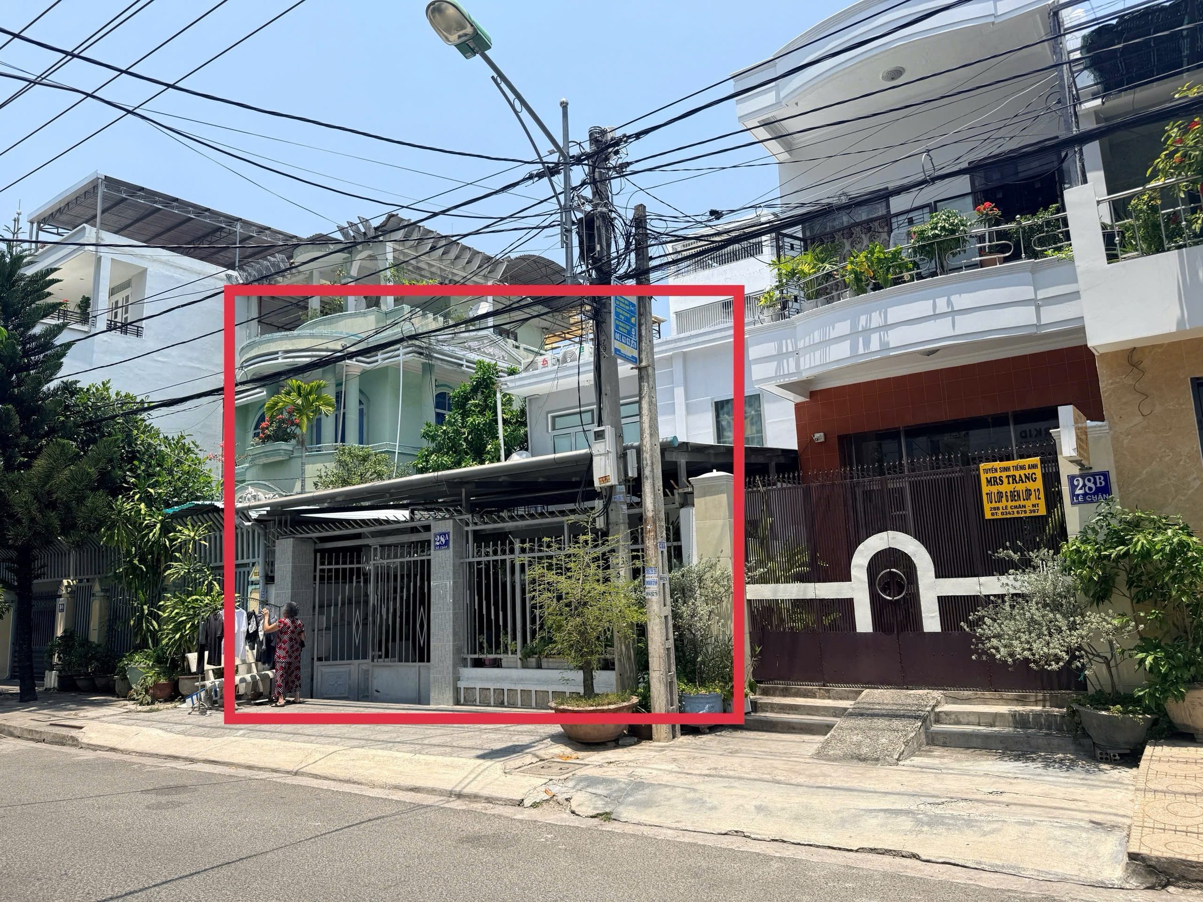 BÁN ĐẤT TẶNG NHÀ MT BÀN CỜ LÊ CHÂN – PHƯỚC TÂN, NHA TRANG 💰16,8 TỶ🌻
 • Diện tích: 142,5m² – ngang 7,8m
 • Hướng: Đông Nam
 • Hiện trạng: nhà cấp 4 còn sử dụng tốt
 • Vị trí đẹp, gần chợ, siêu thị, trường học
 • Khu dân cư đông, dân trí cao
 • Phù hợ