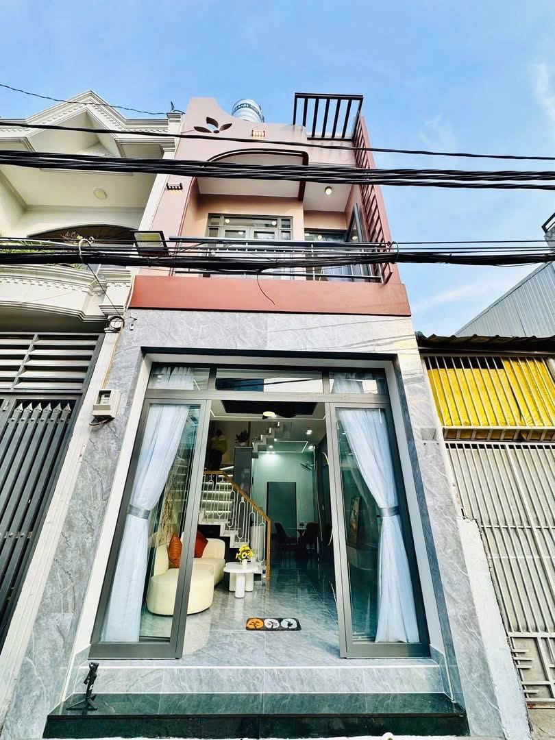 Gấp! Giảm sâu 200tr nhà đường Lạc Long Quân, Phường 3, Quận 11, 34,7m2, 3tỷ550tr