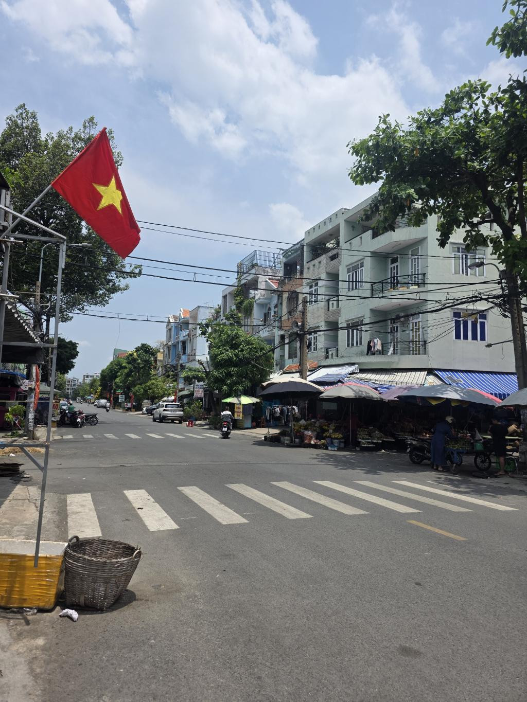 BÁN NHÀ BIỆT THỰ GỖ LIM TRẦN VĂN KIỂU, 200M², 75 TỶ, NỘI THẤT HOÀNG CUNG, VIEW CÔNG VIÊN