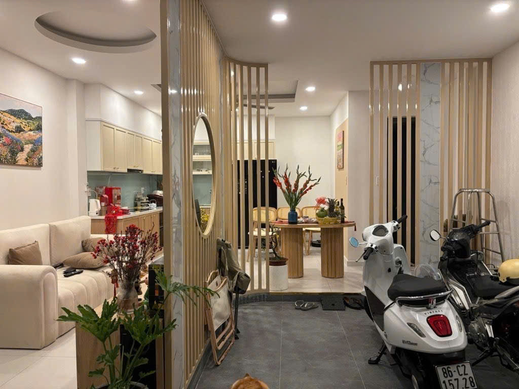 Nhà Đẹp Lê Đình Cẩn Gần Tên Lửa - Hẻm 6m - DT: 51m2 (5,5mx9m) - SHR Nhỉnh 5 Tỷ TL Mạnh