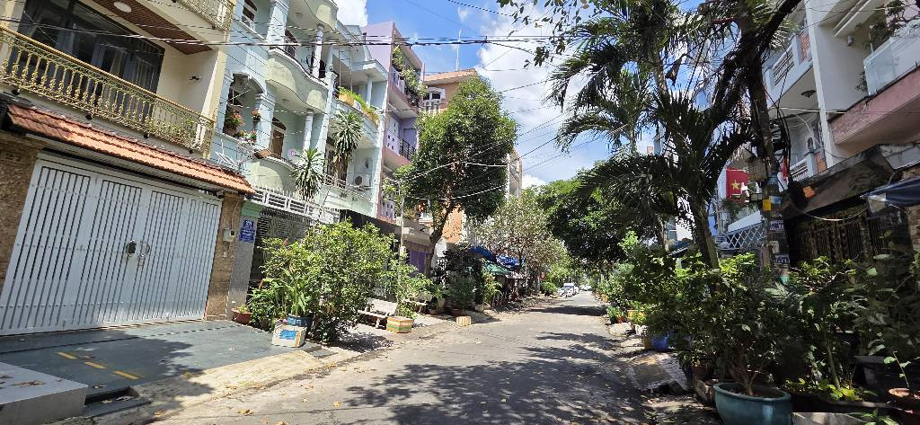 BÁN NHÀ SÁT KHU TÊN LỬA 102M2 NGANG 5M THU NHẬP 15 TR/TH NHIK 4 TỶ 
#tandatnhapho | 0918589234