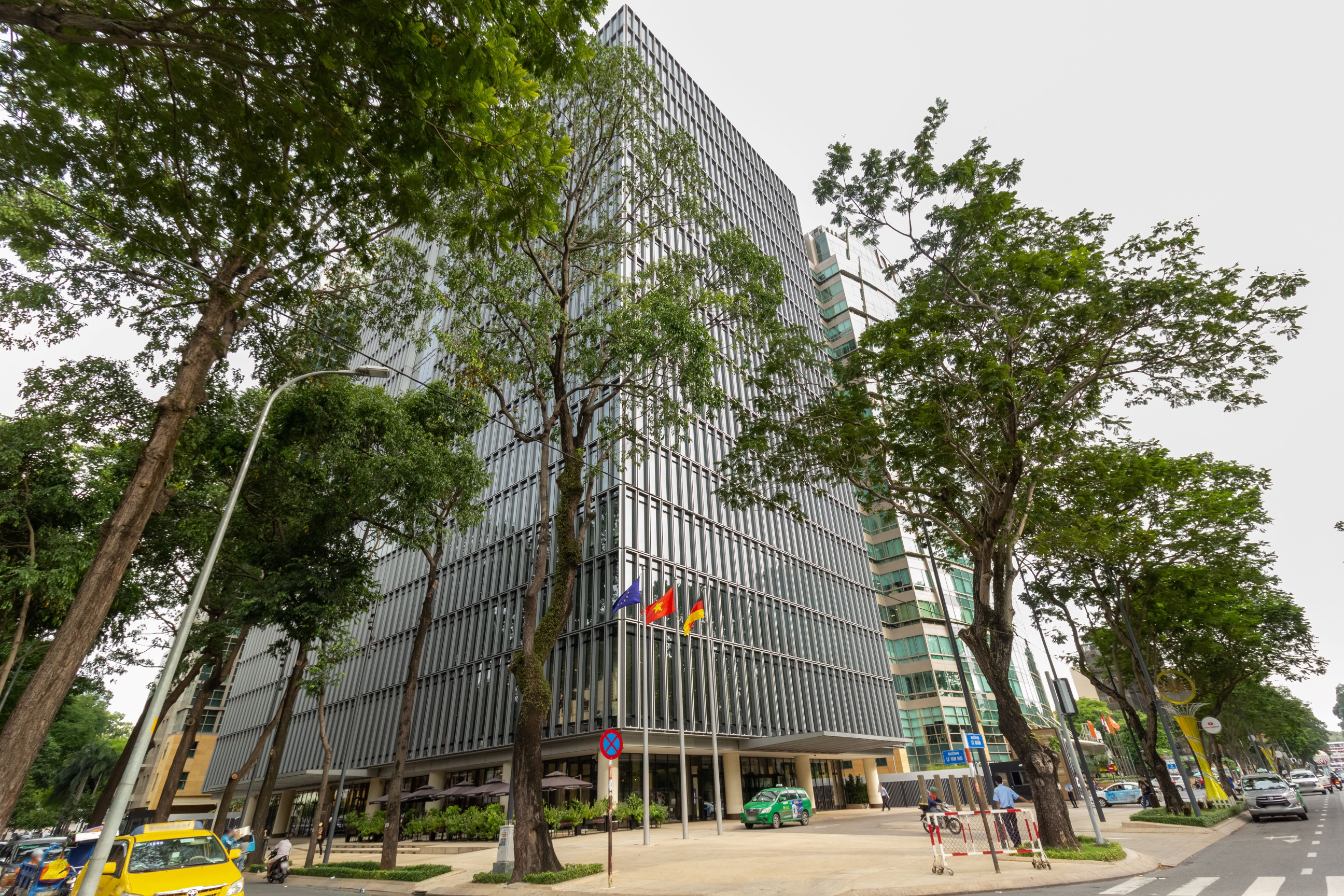 Trọn gói quyền sử dụng không gian văn phòng chuyên nghiệp cho 2 người tại Regus Deutsches Haus