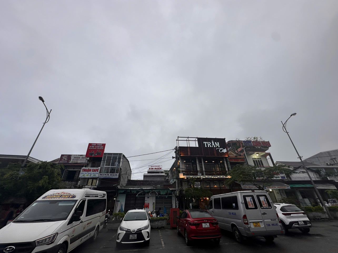 🏡 🏠 CHO THUÊ NHÀ C4 MẶT TIỀN ĐỐI DIỆN BẾN XE NGUYỄN HOÀNG