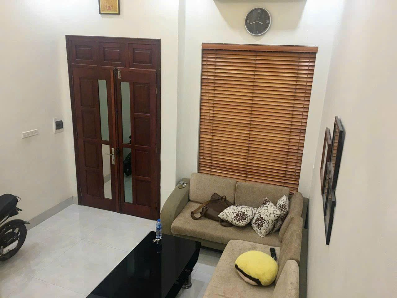 Cho thuê nhà ngõ 304 Lê Duẩn, Đống Đa 35M*4T(3 ngủ) FULL ĐỒ giá 13 triệu