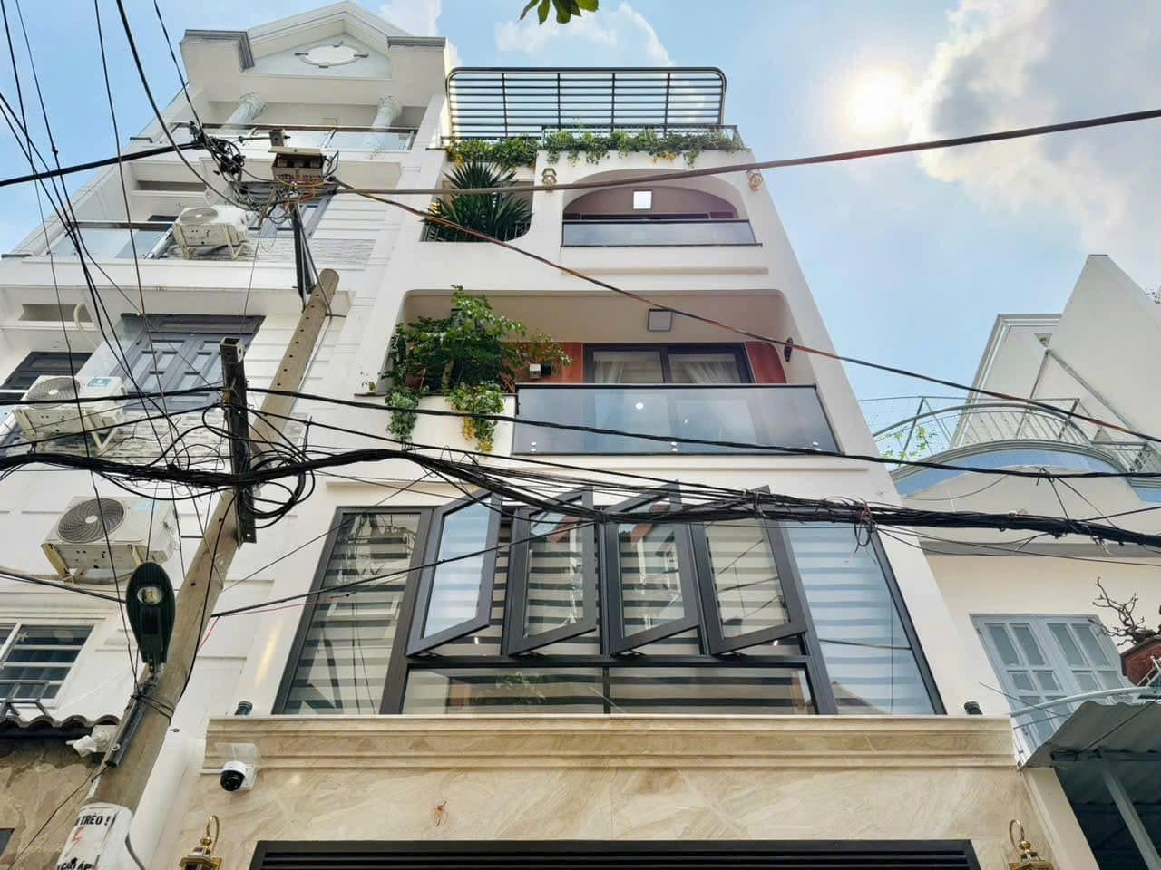 Chính chủ gửi bán nhà 52m2 Lê Đức Thọ,Gò Vấp giá 2tỷ250.Gần chợ Xóm mới.Cho thuê 10tr/tháng. Sẵn sổ