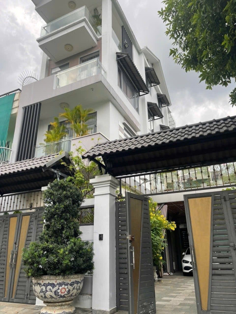 BÁN GẤPBIỆT THỰ XANH GIỮA LÒNG THÀNH PHỐ-GARA XE HƠI - CÔNG VIÊN TRƯỚC NHÀ - 4 TẦNG - 146M2 (8❌18) - GIÁ 16.99 TỶ