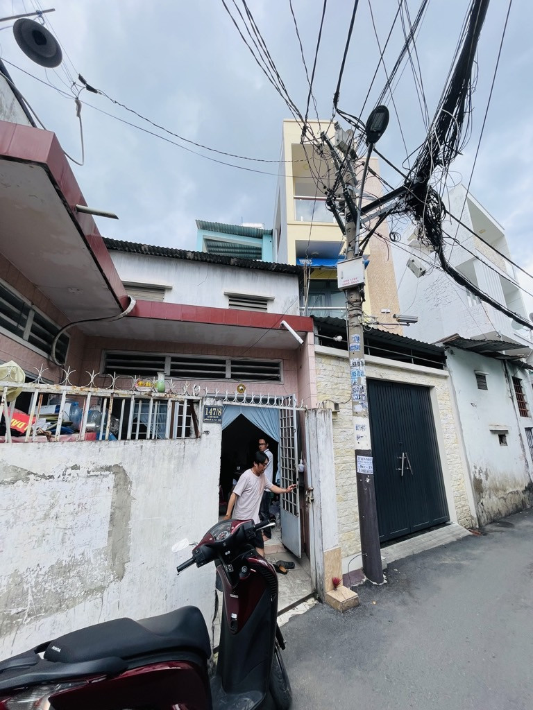 NHÀ BÁN GẦN HỌC VIỆN HÀNH CHÁNH QG GÒ VẤP 2 TẦNG - 64M - 3 PN, NHỈNH 5 TỶ