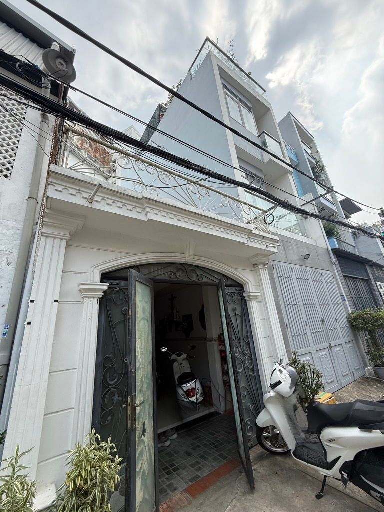 Gấp bán hẽm xe hơi, gần siêu thị Lotte
