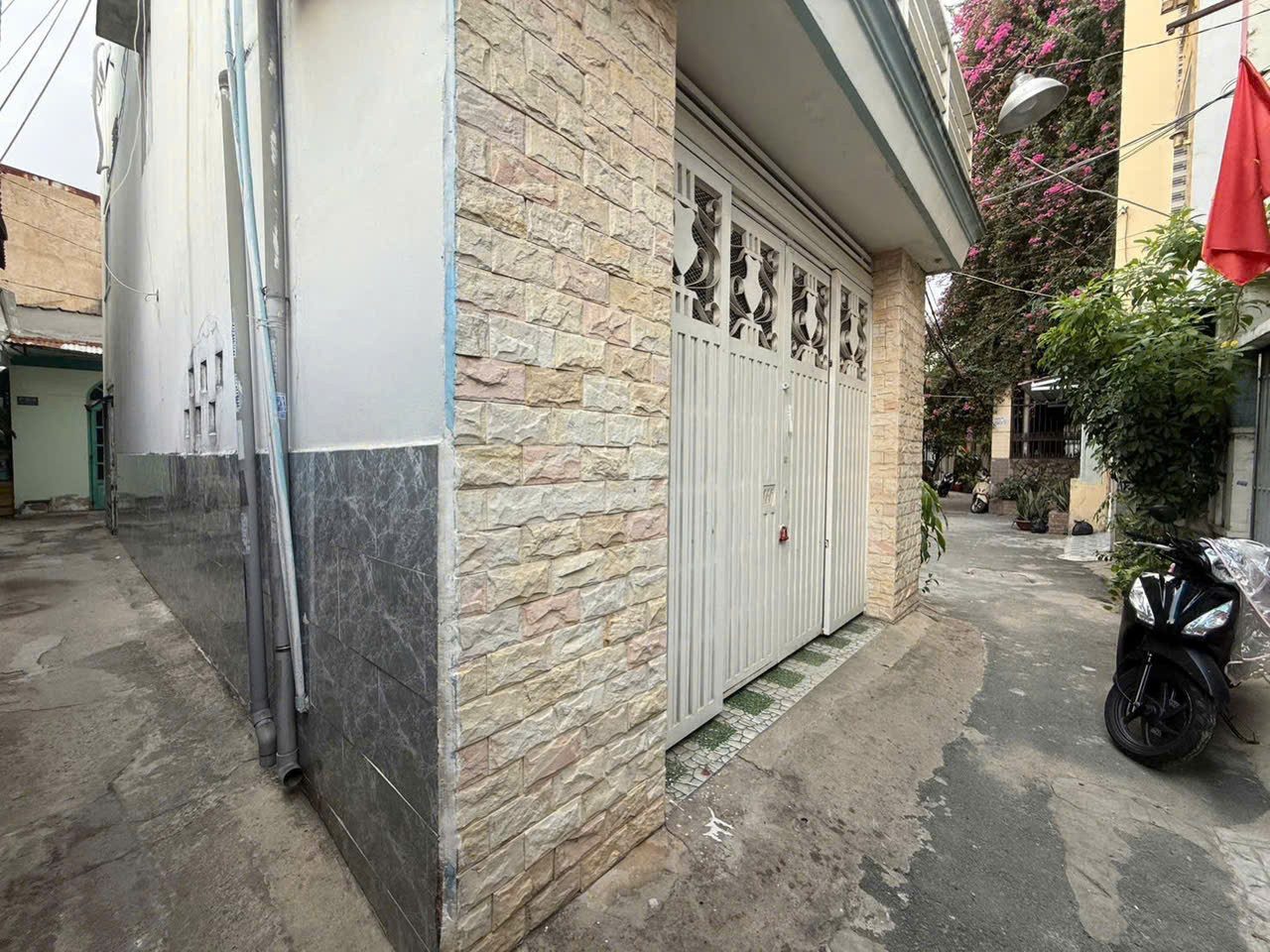 bán nhà góc 2 mặt tiền Lê Đức Thọ, Gò Vấp. 55m2, 2PN, 2WC. nhà mới, vào ở ngay