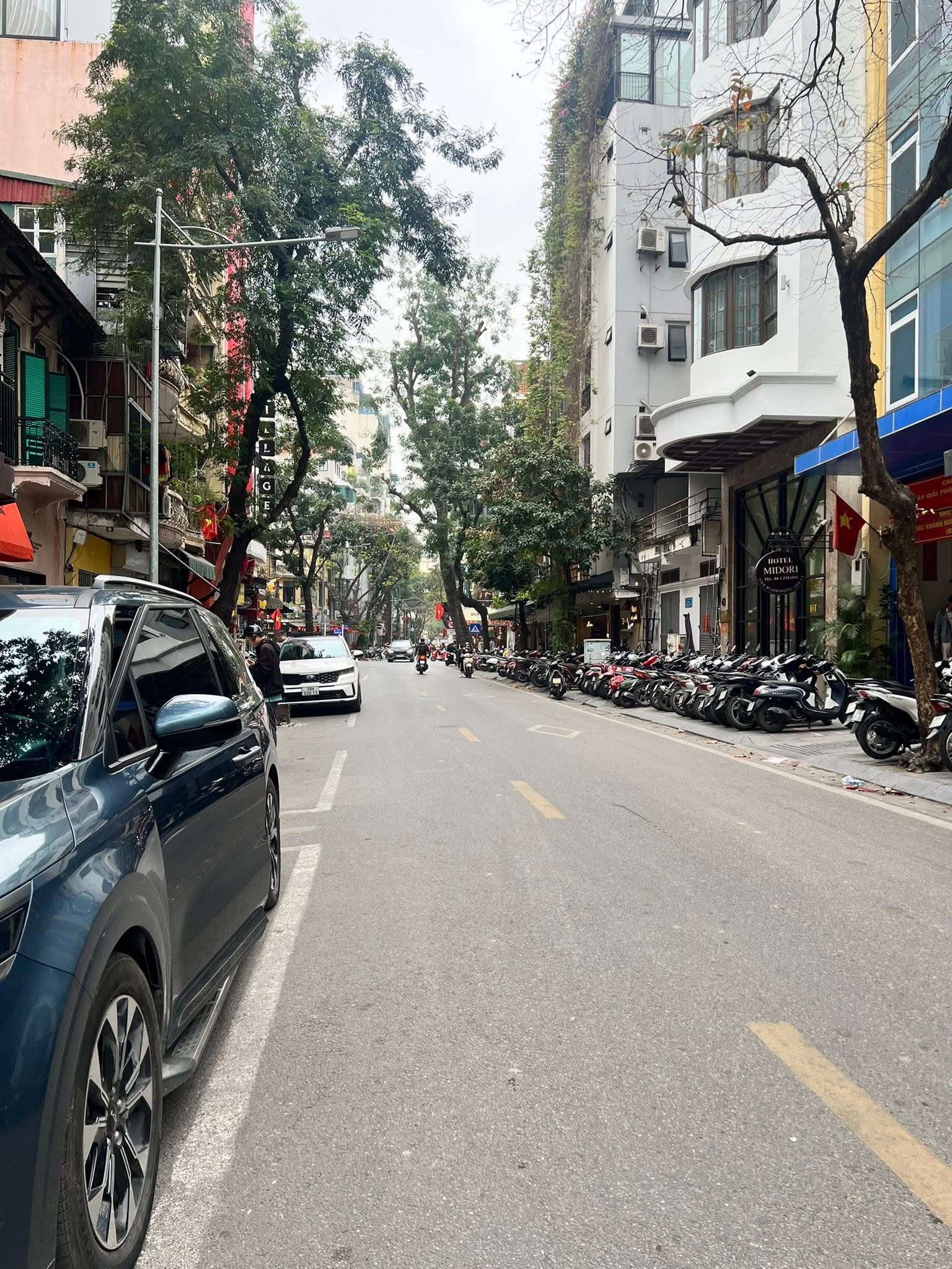 ☘️TOÀ NHÀ KHU CẦU GIẤY PHÂN LÔ - Ô TÔ TRÁNH CHẠY VÒNG QUANH - VỈA HÈ RỘNG KINH DOANH - LÔ GÓC THIẾT KẾ 9 TẦNG THÔNG SÀN + 1 TẦNG HẦM - PHÁP LÝ CHUẨN PCCC ĐẦY ĐỦ - ĐANG CÓ DÒNG TIỀN 250TR/THÁNG

- VỊ TRÍ ĐẮC ĐỊA GIAO THÔNG KẾT NỐI NHANH #LÊ ĐỨC THỌ #DƯƠN