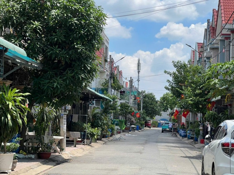 Bán nhà 1 Trệt 1 Lầu Dĩ An,đường xe hơi 6m,gần ngã tư Chiêu Liêu