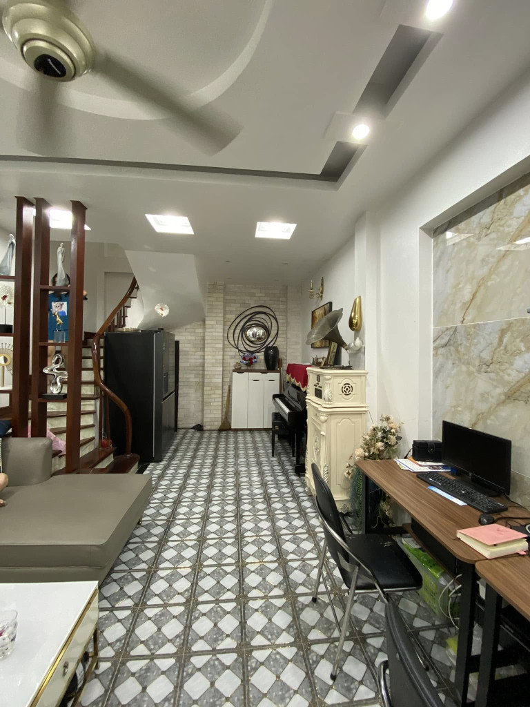 Bán nhà Lê Hồng Phong, 30m2, 5 tầng, mặt tiền 4.2m, 11.3 tỷ, nhà mới, ngõ rộng