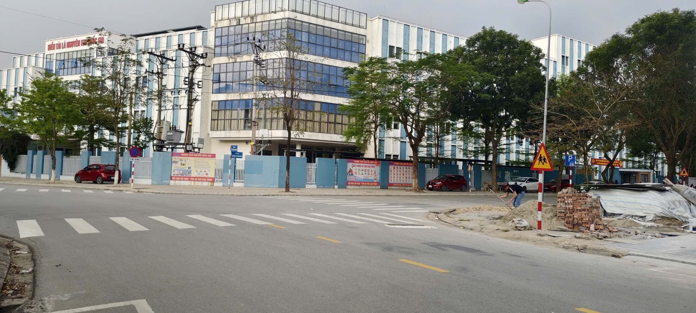 Bán 81m mặt tiền 4.5m hướng tây nam đất trường FPT. Mặt đường lê hồng phong phường kinh bắc tỉnh bắc ninh