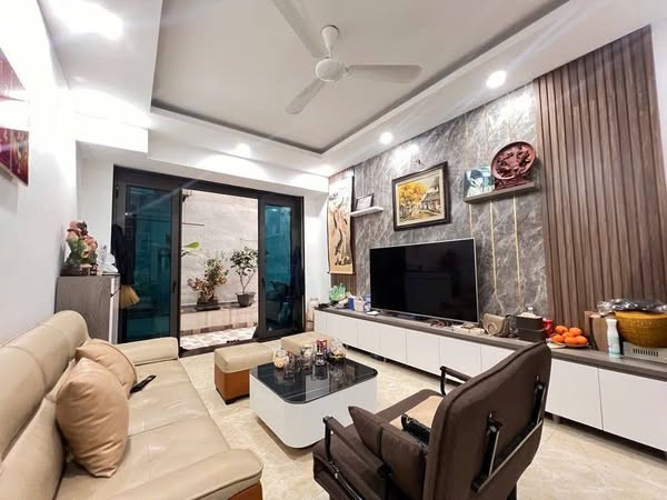 Nhà Lê Hồng Phong - 5 Tầng - Mặt Tiền Rộng - Vị Trí Trung Tâm chỉ 9 Tỷ