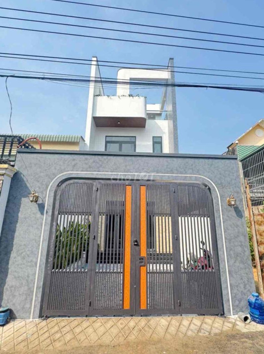 Nhà 1 trệt 2 lầu đường xe hơi gần chợ