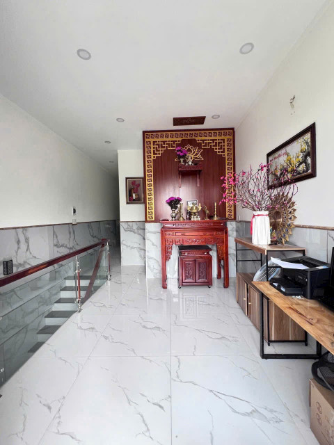 Nhà 1 trệt 1 lầu hẻm 385 Lê Hồng Phong – Gần chợ & trường học, có sân xe hơi, sổ riêng thổ cư