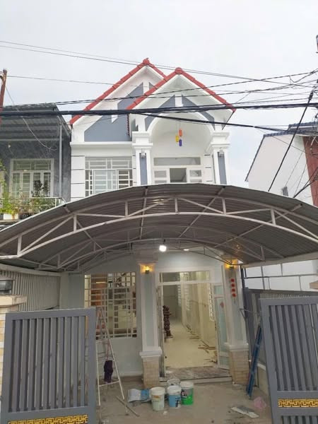 BÁN NHÀ MÁI THÁI 1 TRỆT 1 LẦU – GÓC 2 MẶT TIỀN THOÁNG ĐẸP