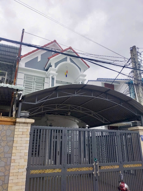 Nhà trệt lầu mái thái đẹp khu8 Phú Hoà-TP.TDM nhựa 5m thông căn góc thoáng đẹp vị trí trung tâm đối diện cafe Koi