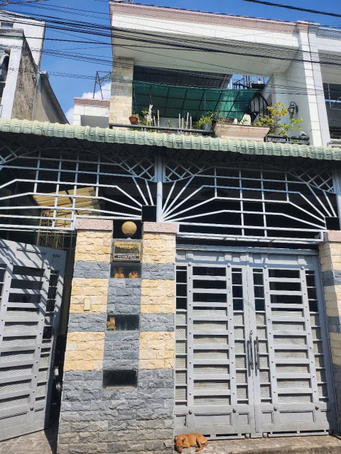 Nhà trệt lầu sổ hoàn công khu 7 Phú Hoà (phường Phú Lợi-TP.HCM) 2 mặt tiền trước sau đường oto ngang 6,5m đẹp đối diện CĐ Y Tế vị trí trung tâm