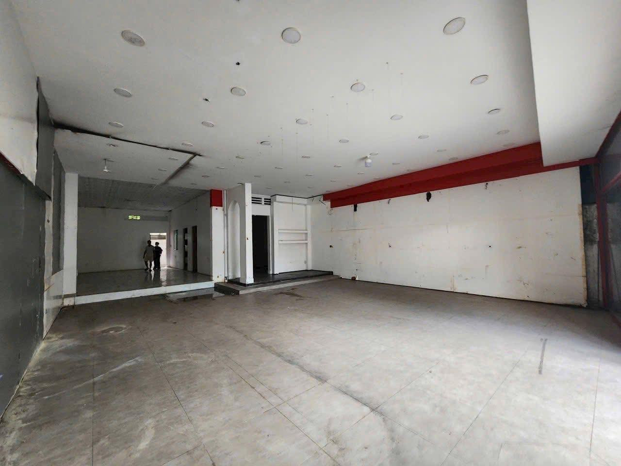 Cho thuê mặt bằng đường Lê Hồng Phong Diện tích: 10x26 thông suốt ( gồm 1p ngủ) 0815422197