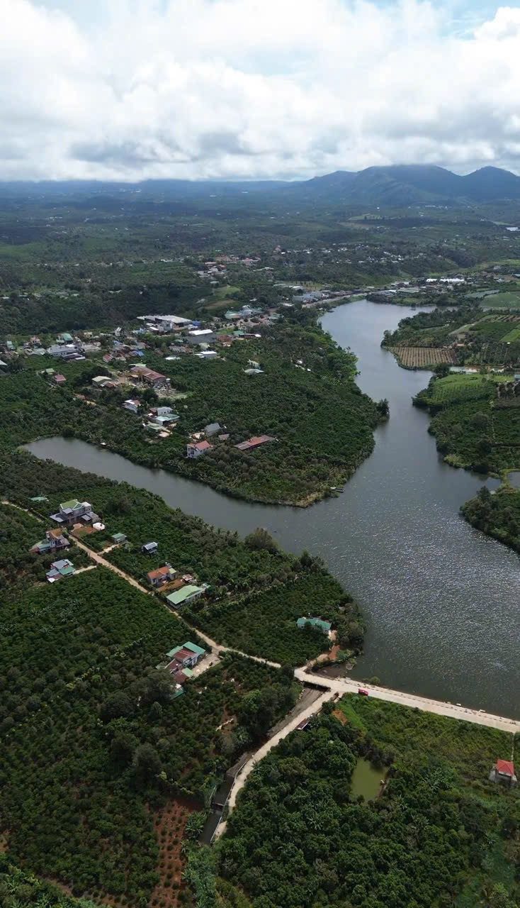 Gia đình Đành bất lực Bán 10000m² thổ cư 200m² giá 329 triệu Ngay Hồ để xooay sở cho con trai